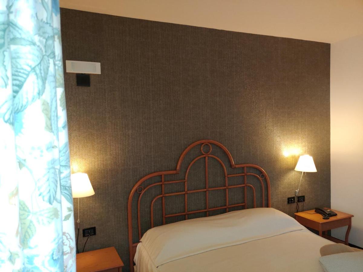 Locanda Del Boscogrande 몬테그로소 다스티 외부 사진