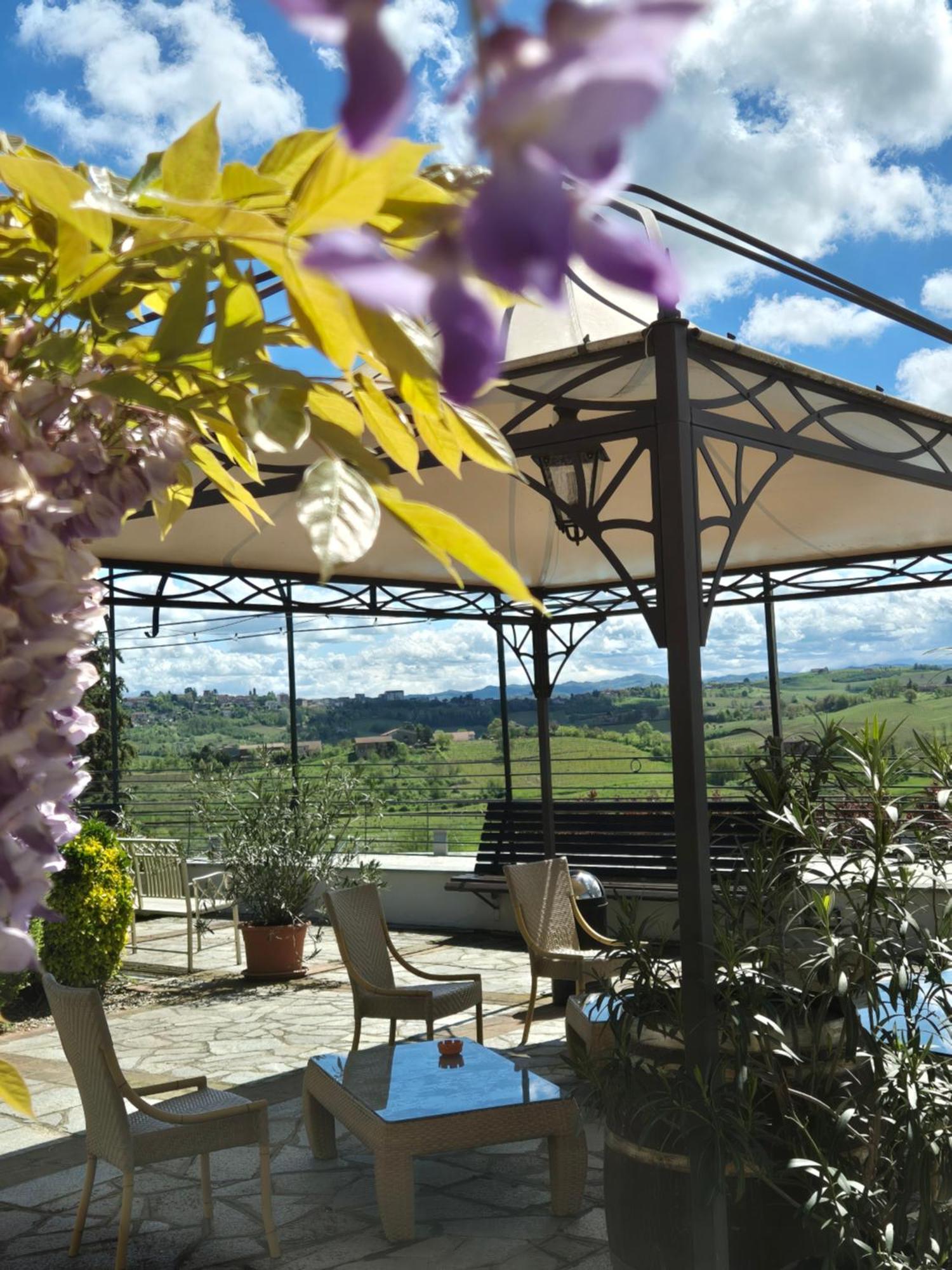 Locanda Del Boscogrande 몬테그로소 다스티 외부 사진