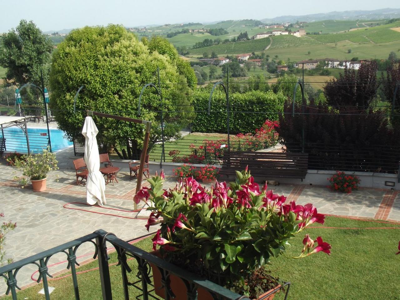 Locanda Del Boscogrande 몬테그로소 다스티 외부 사진